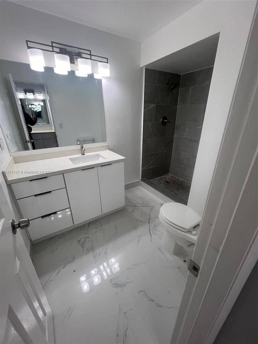 Plantation, FL 33324,8211 NW 8th St #2