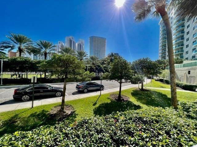 Sunny Isles Beach, FL 33160,19370 Collins Ave #121