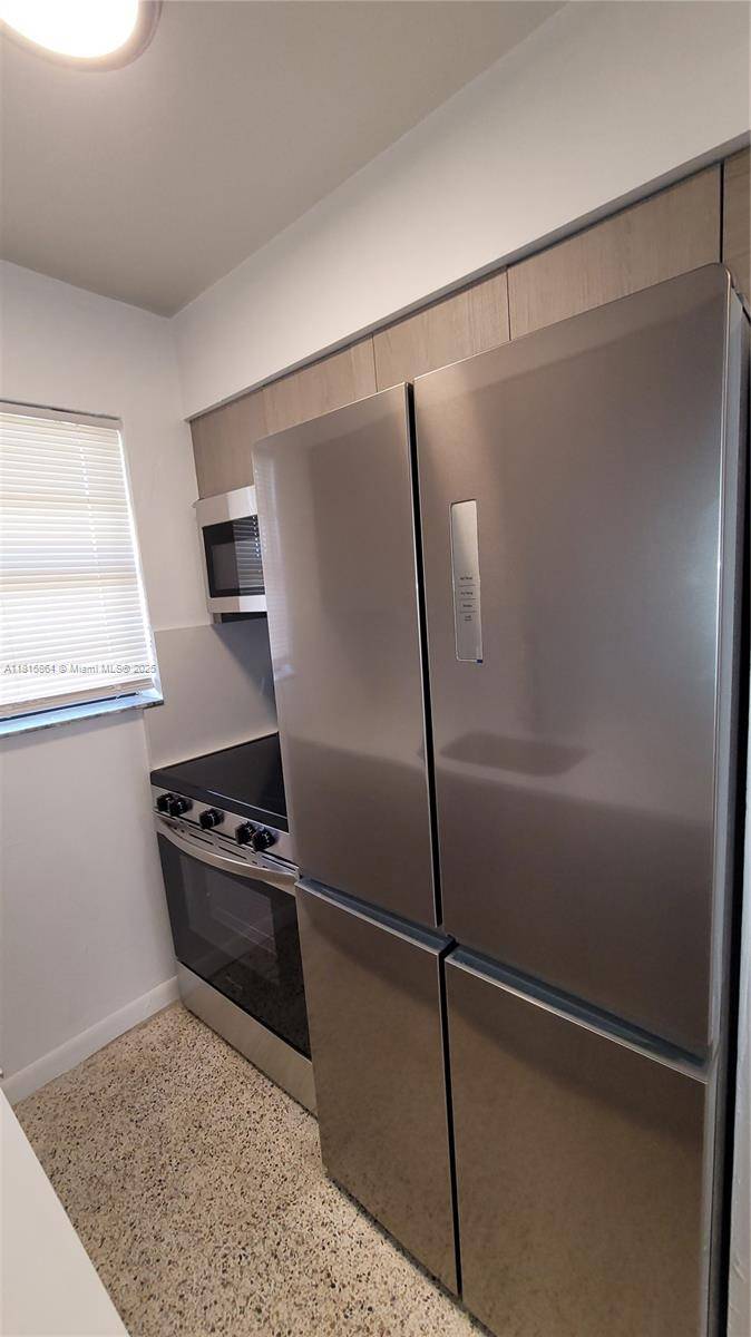 Hialeah, FL 33010,34 E 21st St #8