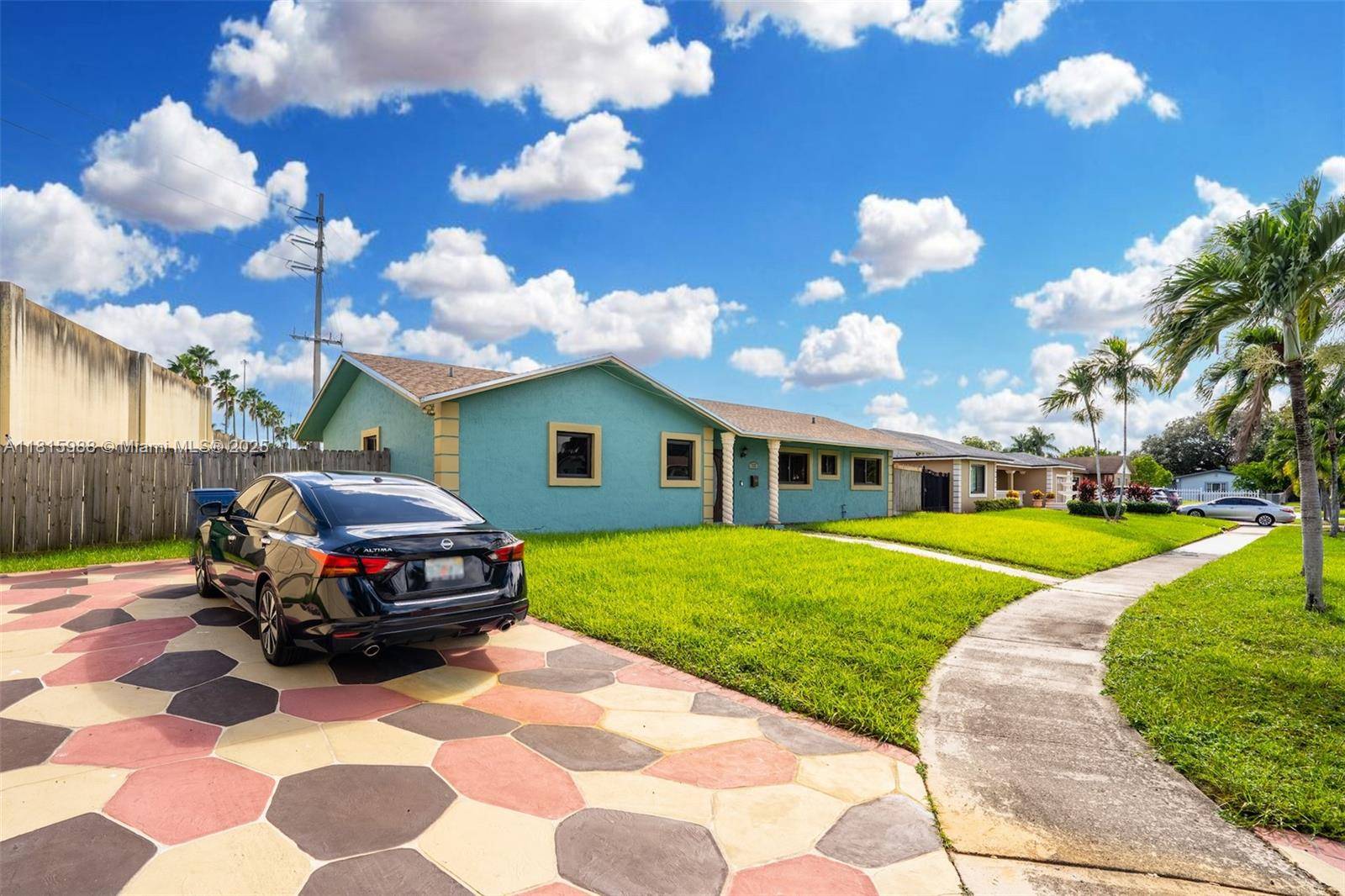 Miami Gardens, FL 33169,722 NW 170th St