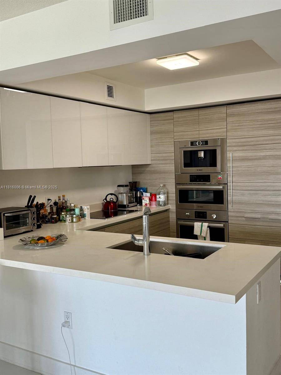 Sunny Isles Beach, FL 33160,300 Sunny Isles Blvd #4-803