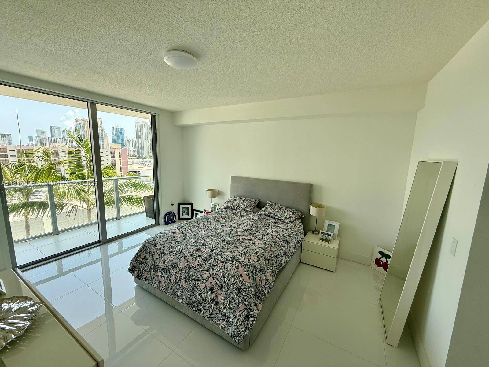 Sunny Isles Beach, FL 33160,300 Sunny Isles Blvd #4-803