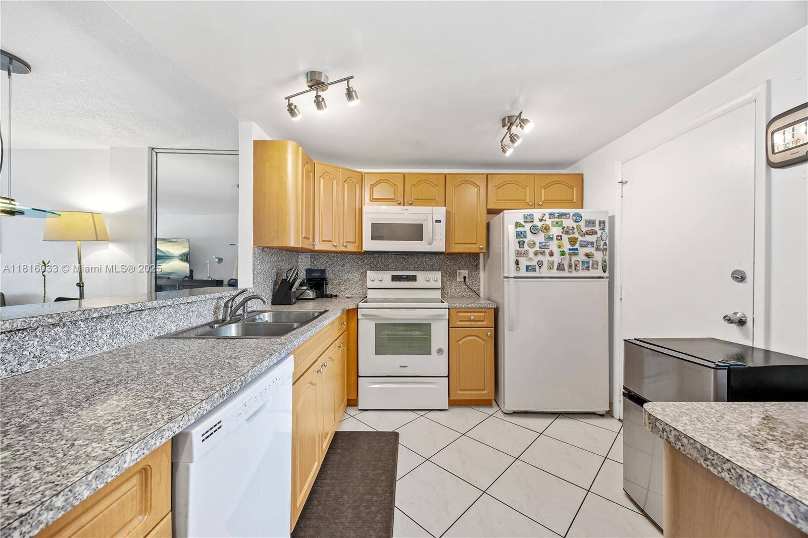 North Miami Beach, FL 33160,3550 NE 169th St #112