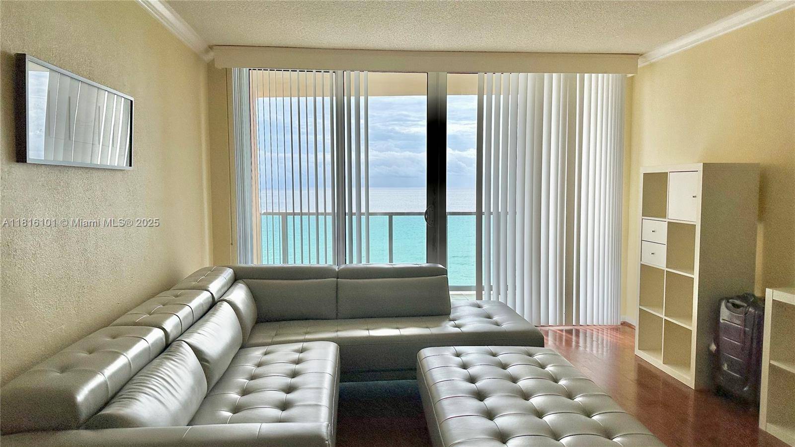 Hollywood, FL 33019,2501 S Ocean Dr #820