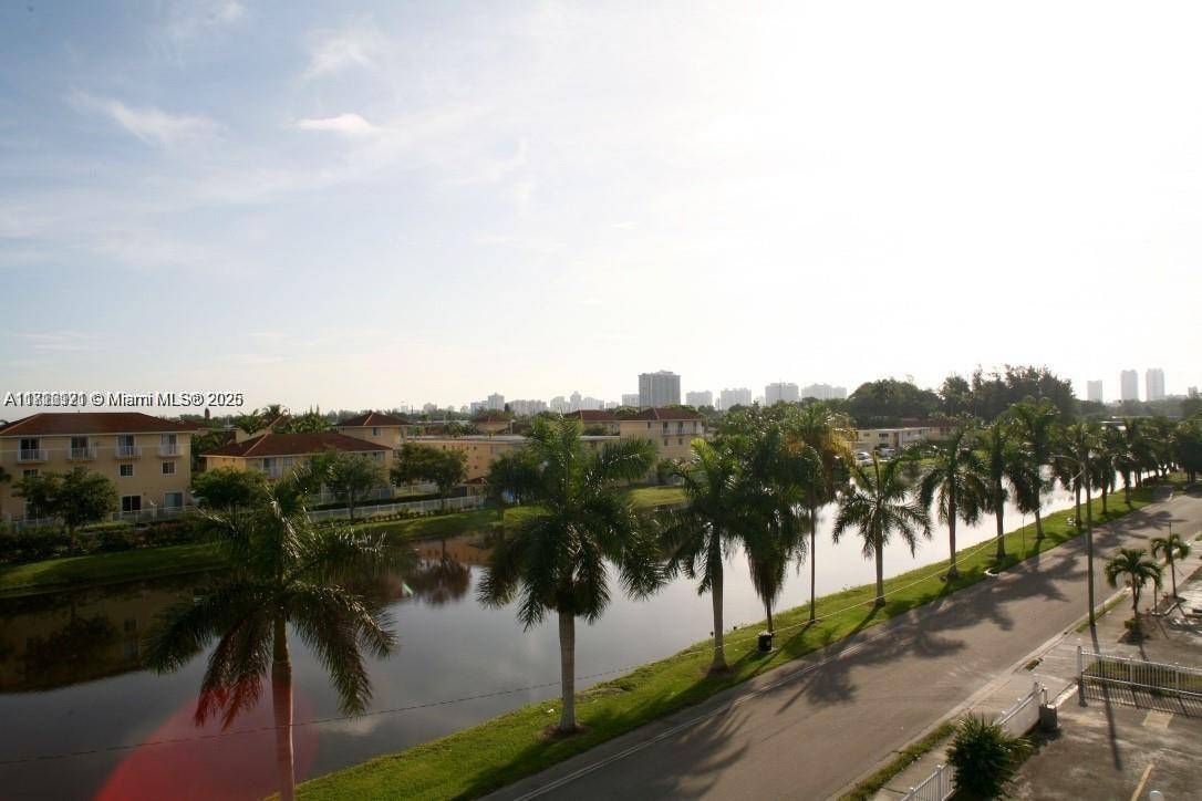 North Miami Beach, FL 33162,2025 NE 164th St #414