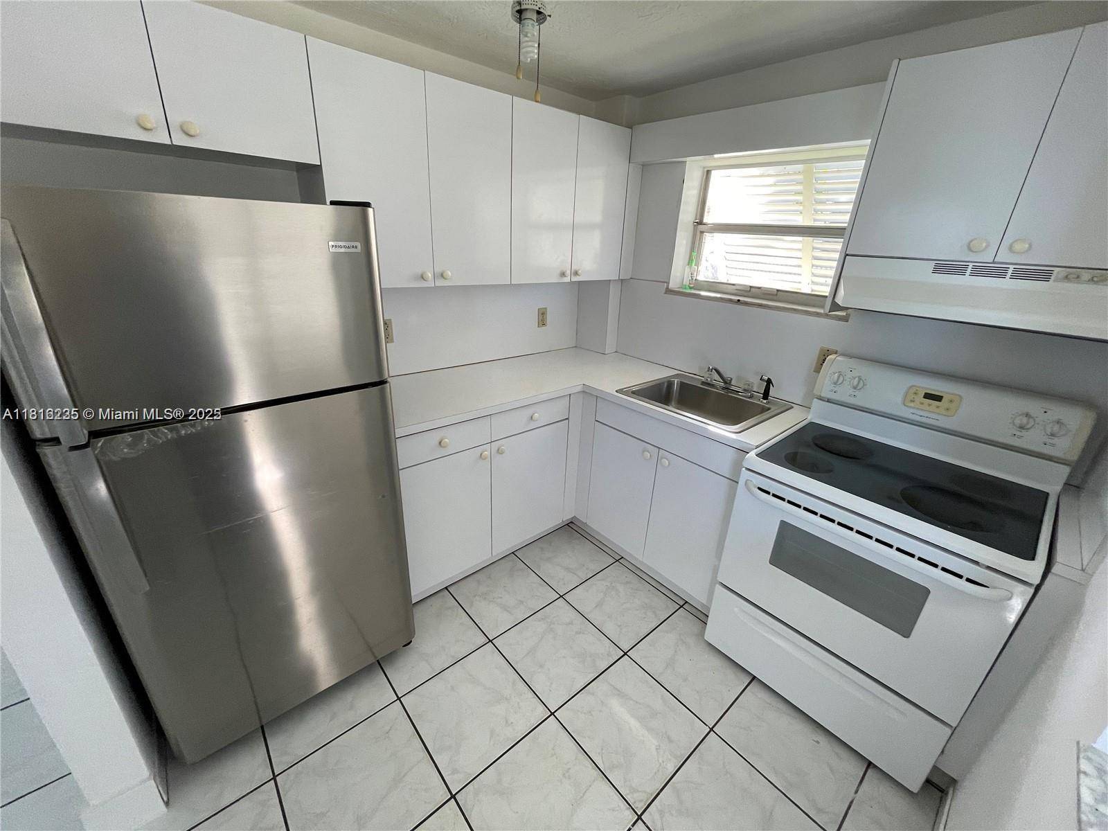 Hallandale Beach, FL 33009,1016 NW 1st Ave
