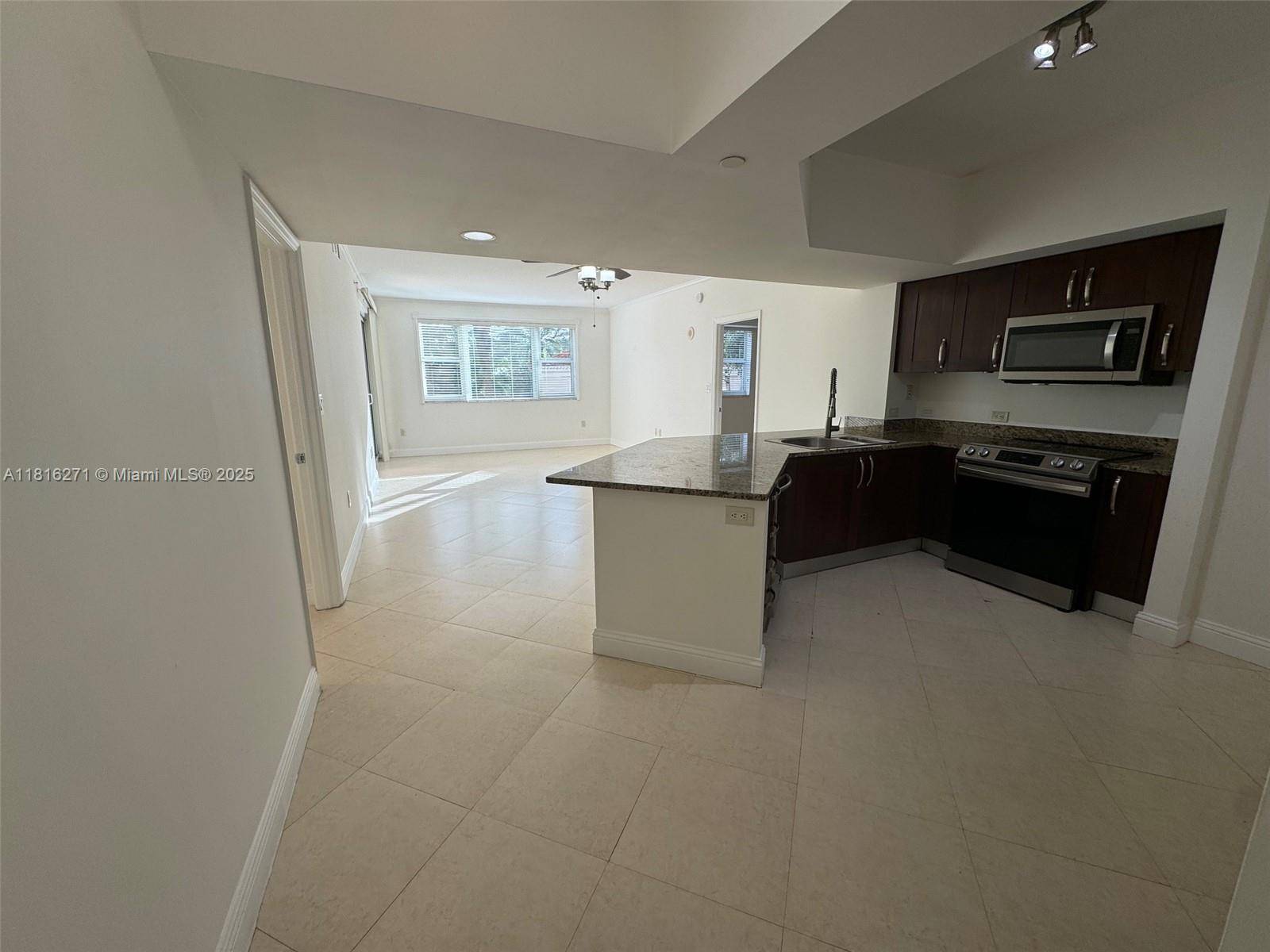 Aventura, FL 33180,19900 E Country Club Dr #209