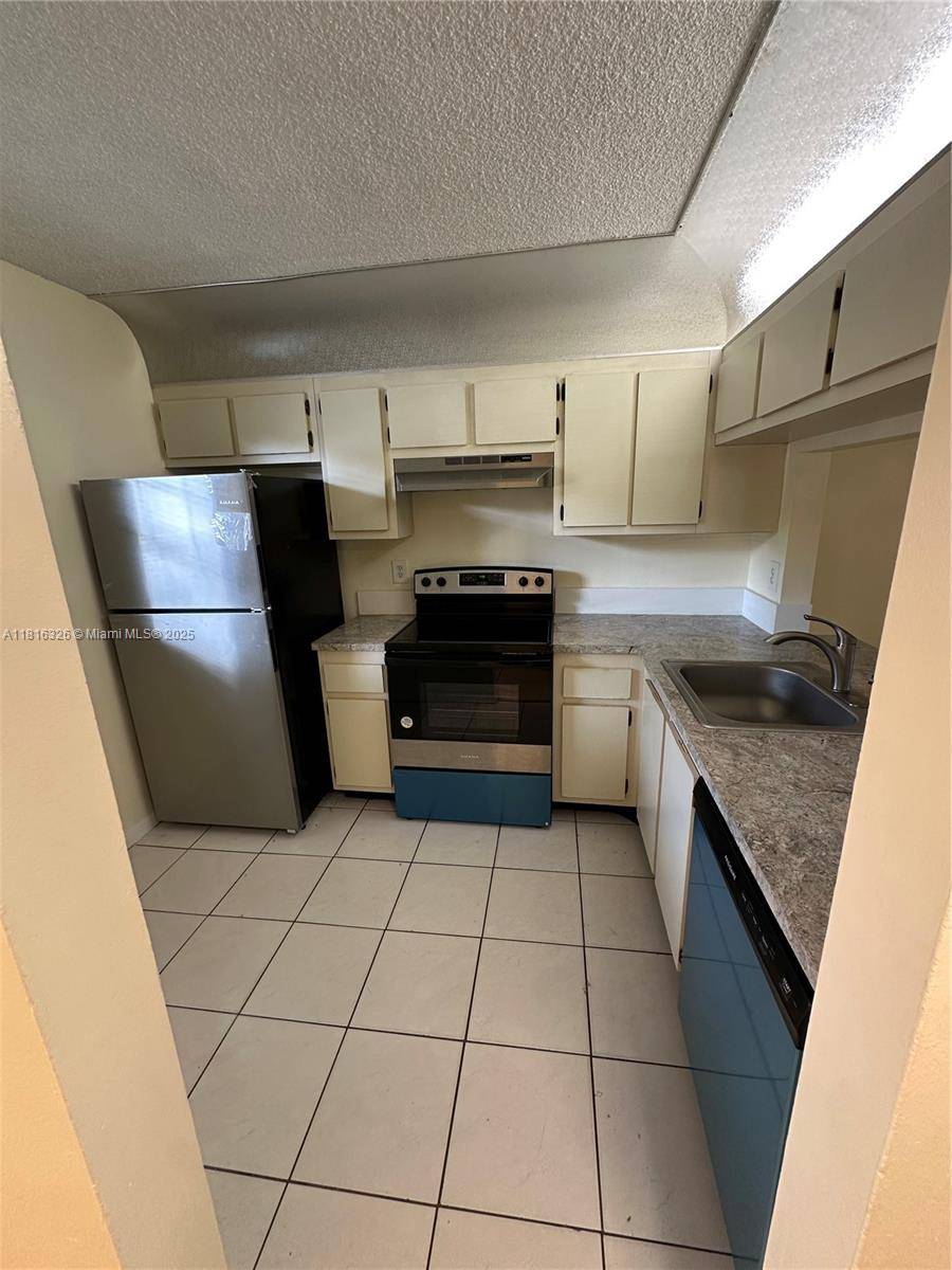 Pembroke Pines, FL 33026,10330 NW 8th St #104