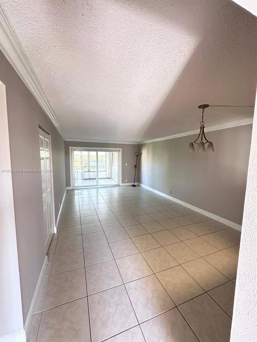 Boca Raton, FL 33428,9370 SW 8th St #411