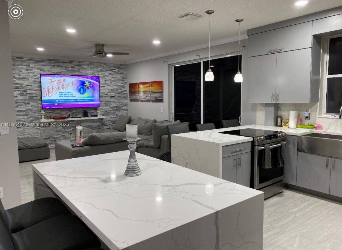 Pembroke Pines, FL 33028,656 NW 157th Ave