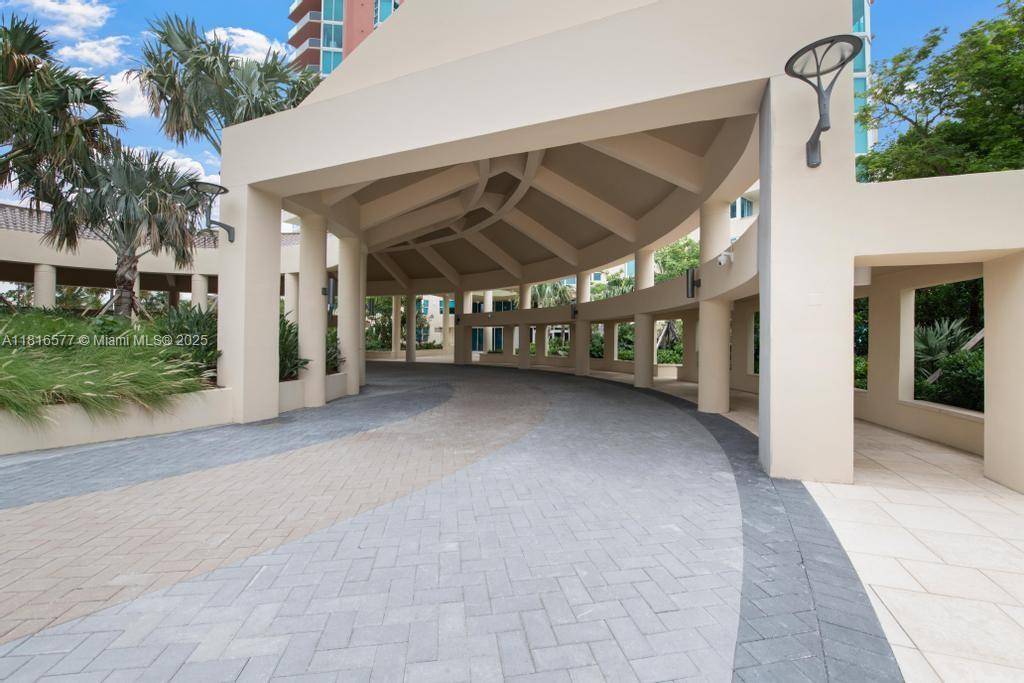 Miami Beach, FL 33139,400 S Pointe Dr #1006