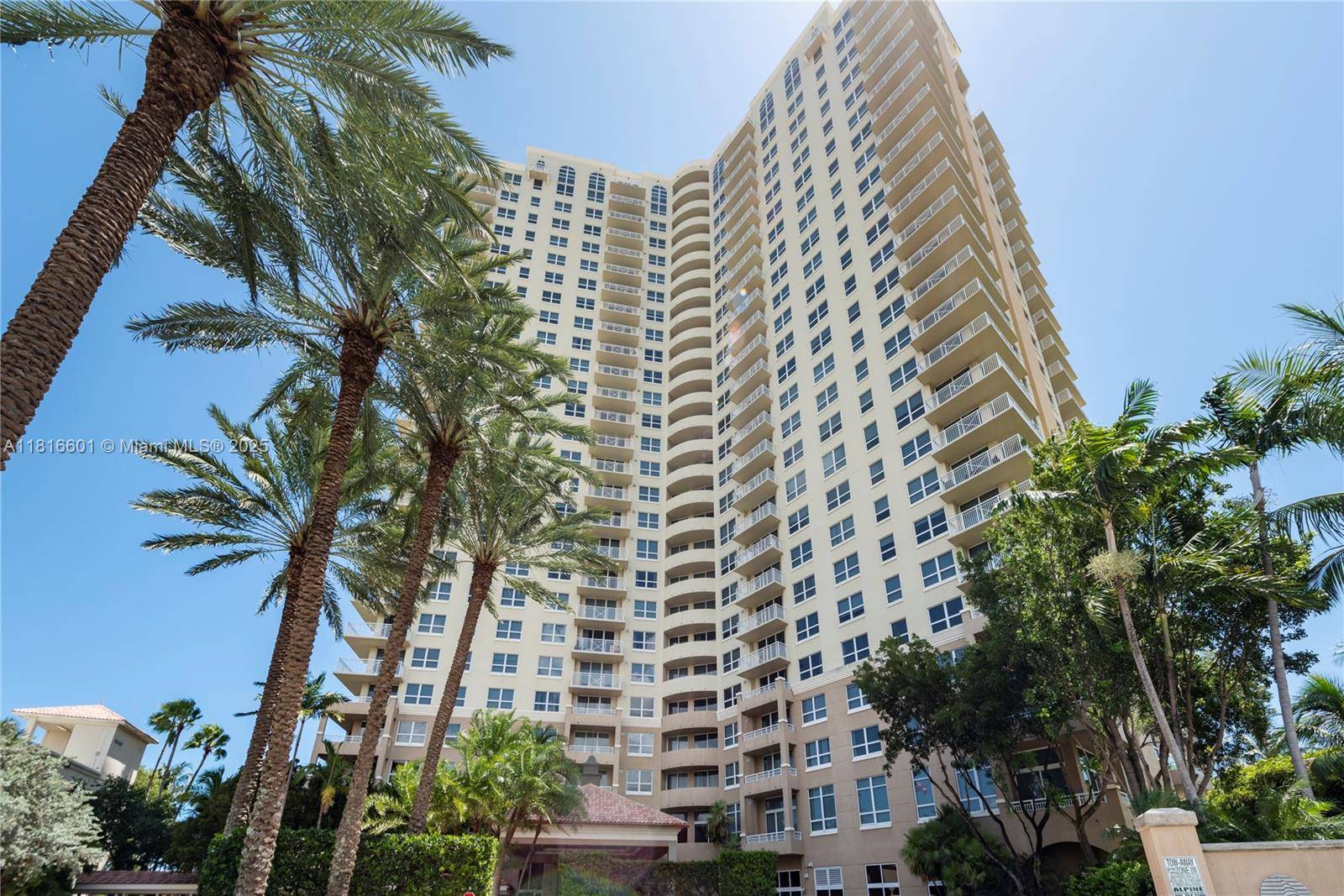 Aventura, FL 33180,19501 W Country Club Dr #2210