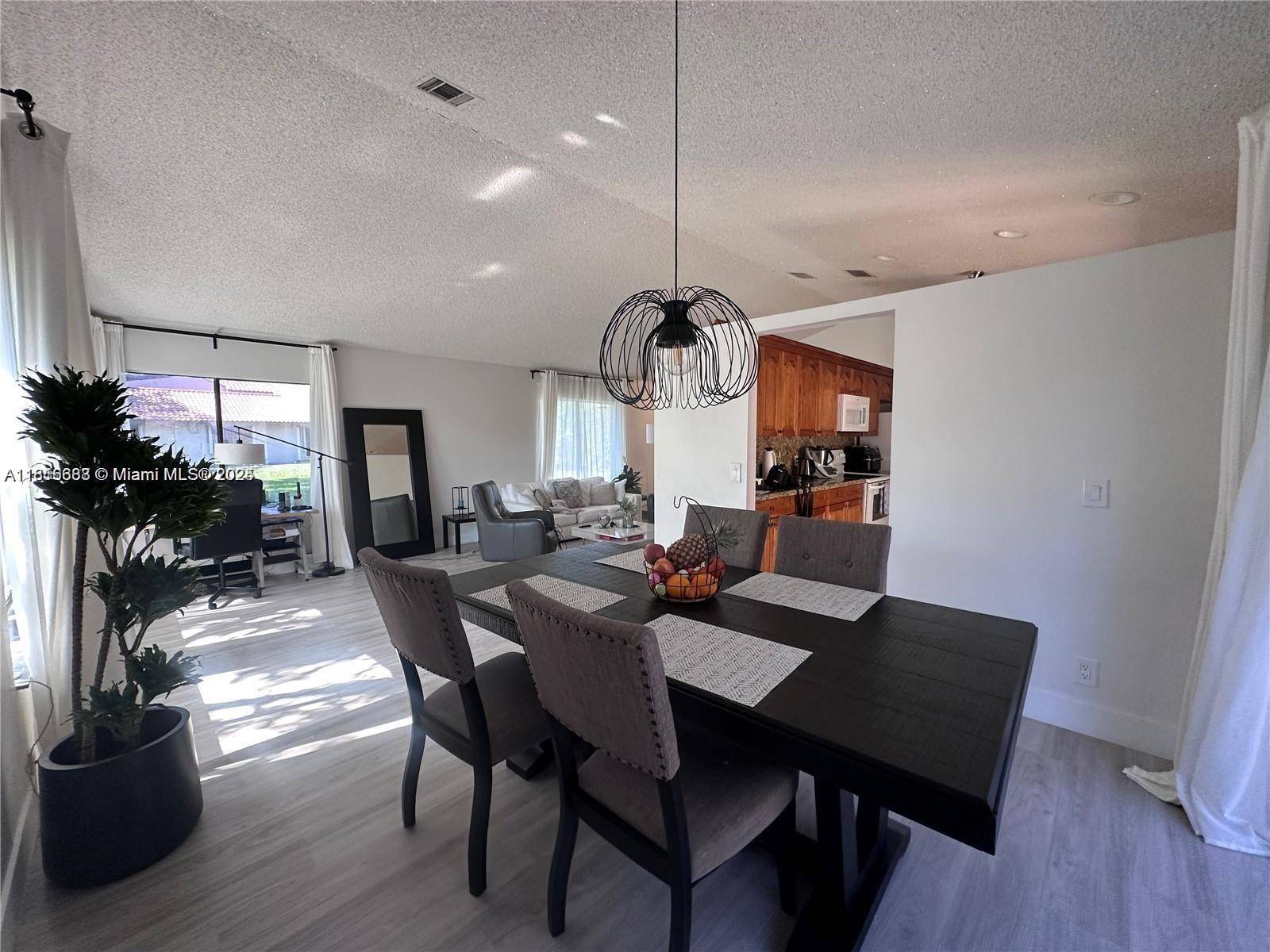Weston, FL 33326,505 Patio Village