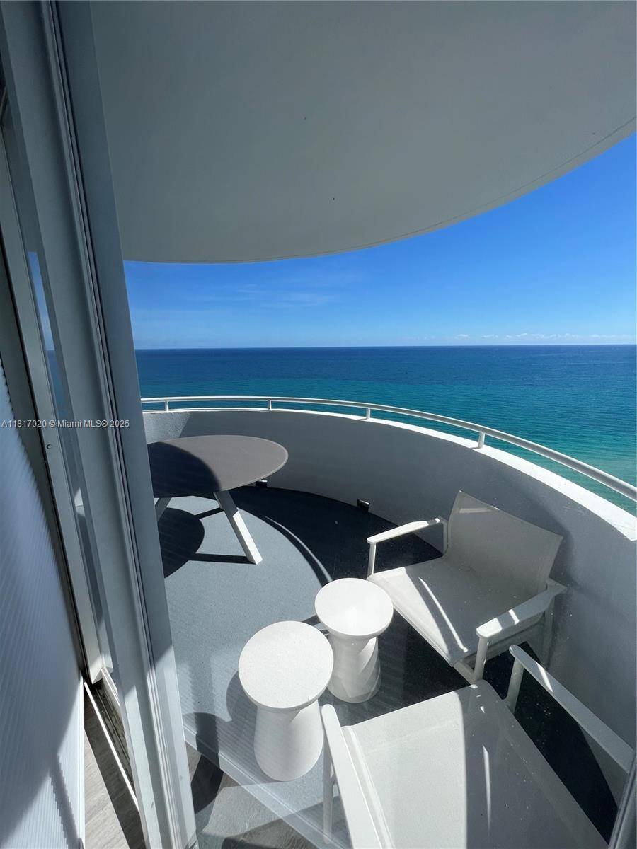 Miami Beach, FL 33141,6301 Collins Ave #30 01