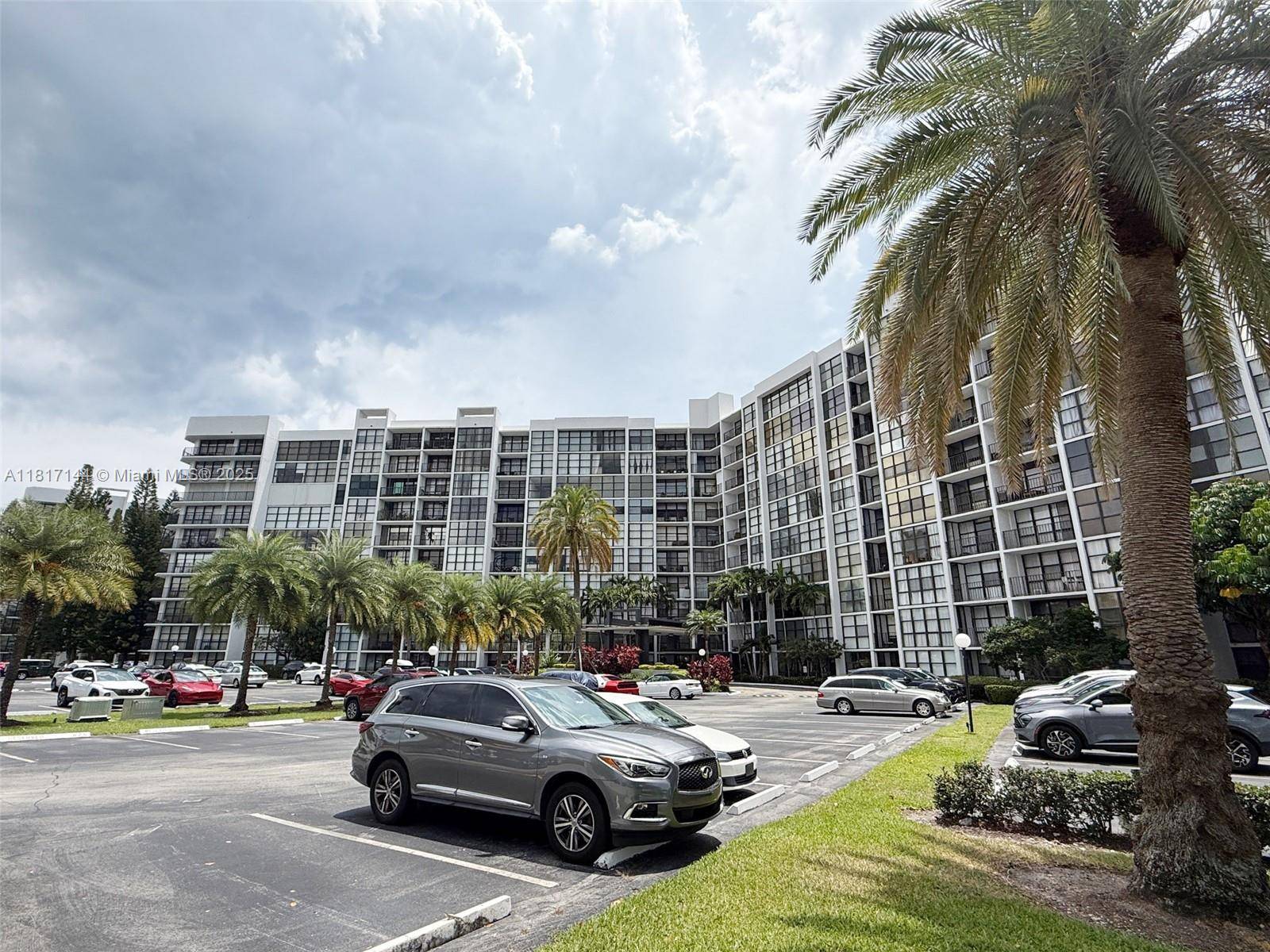 Hallandale Beach, FL 33009,800 Parkview Dr #820
