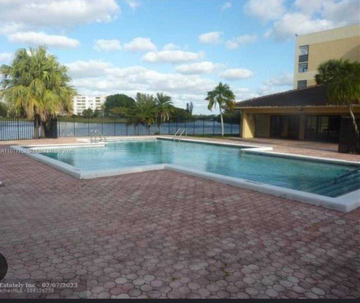 Lauderhill, FL 33313,6575 W Oakland Park Blvd #516