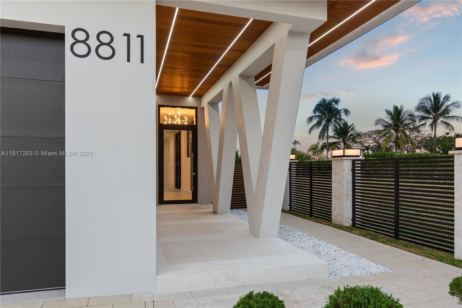 Miami, FL 33165,8811 SW 56 St