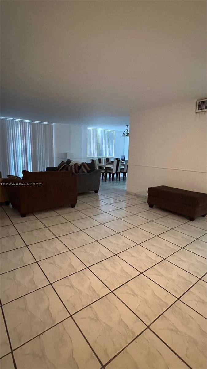Miami Beach, FL 33140,5825 Collins Ave #6A