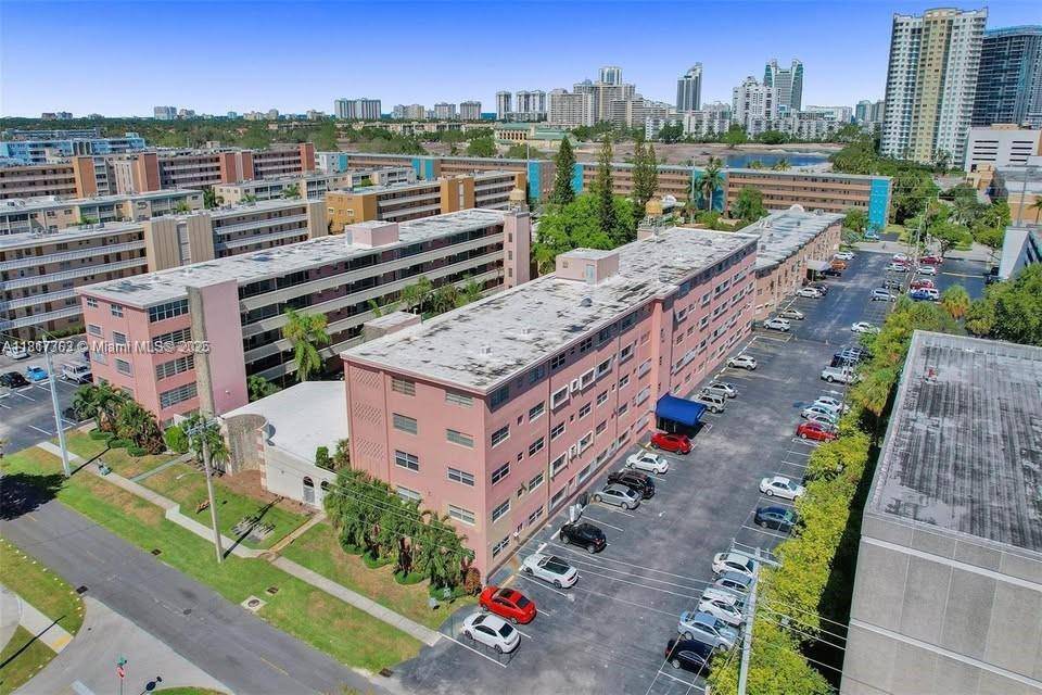 Hallandale Beach, FL 33009,180 NE 12th Ave #14A