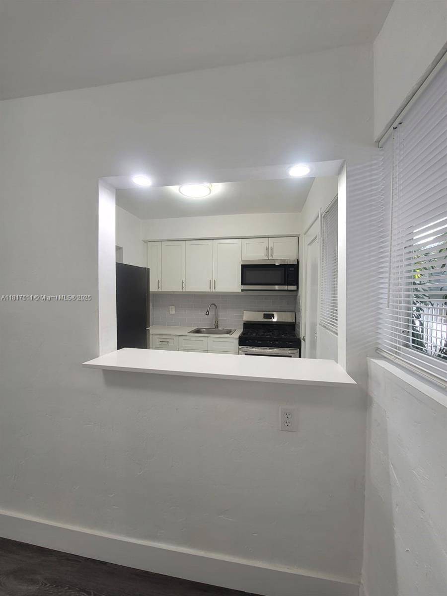 Miami Beach, FL 33141,7435 Byron Ave #04