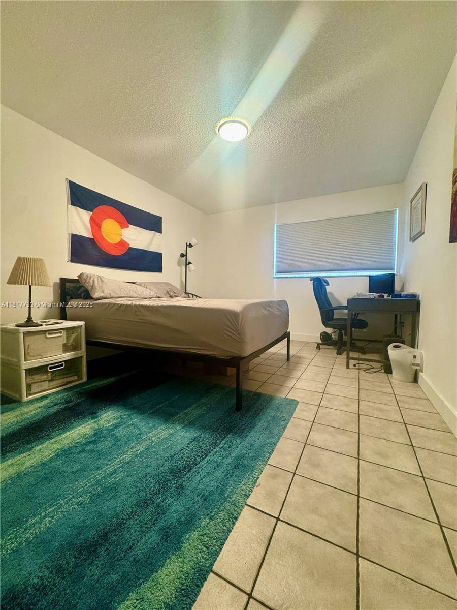 Miami, FL 33179,807 NE 214th Ln #3
