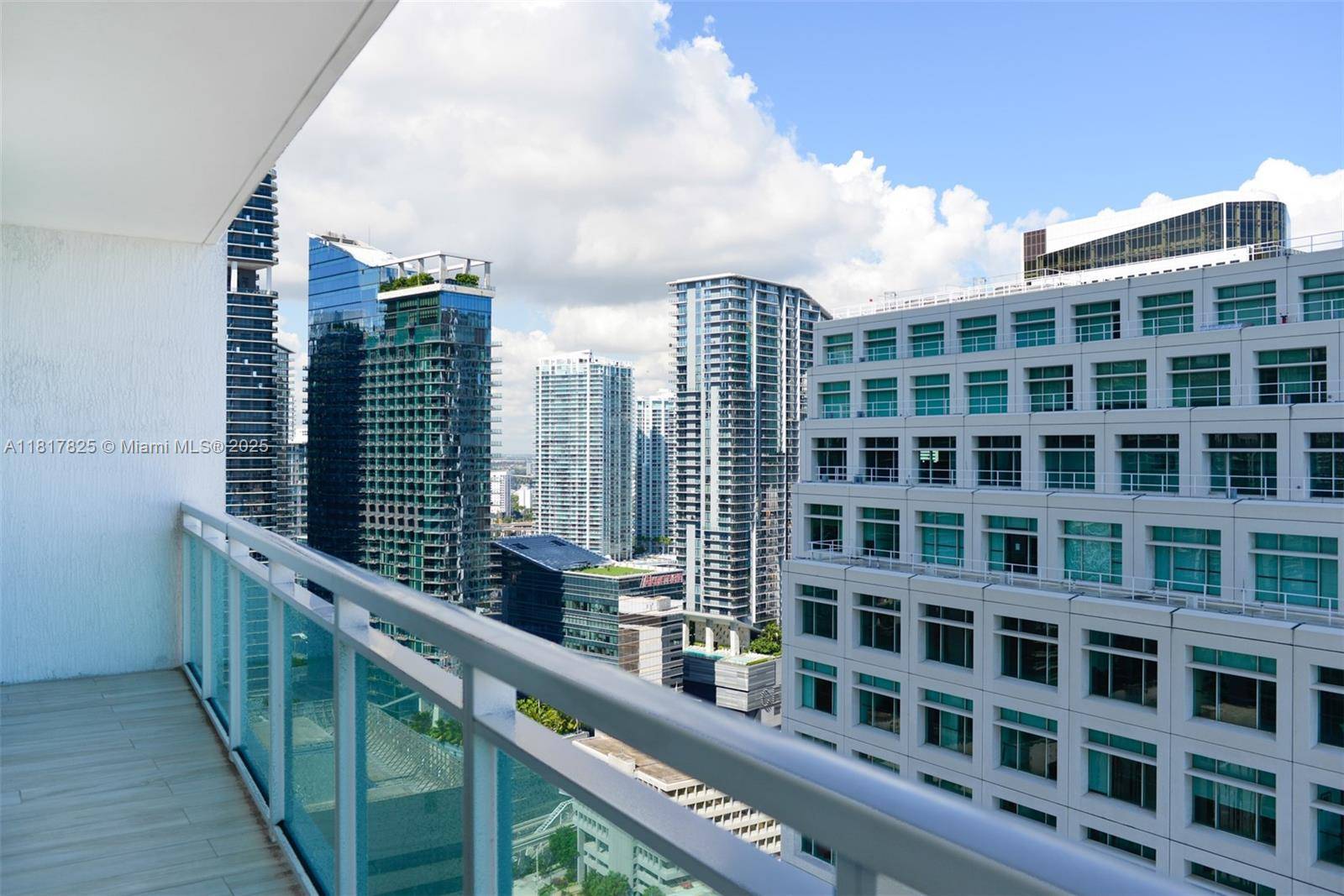 Miami, FL 33131,950 Brickell Bay Dr #3406