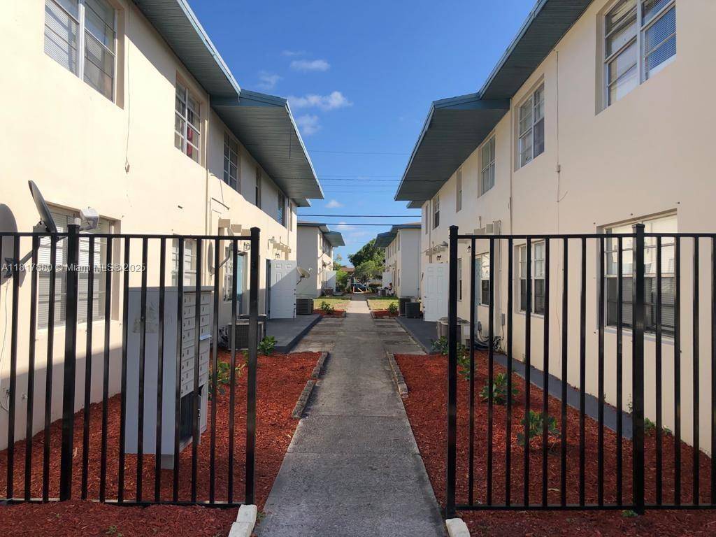 Lake Park, FL 33403,Address not disclosed