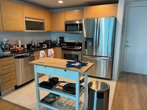 Miami, FL 33131,950 Brickell Bay Dr #1608