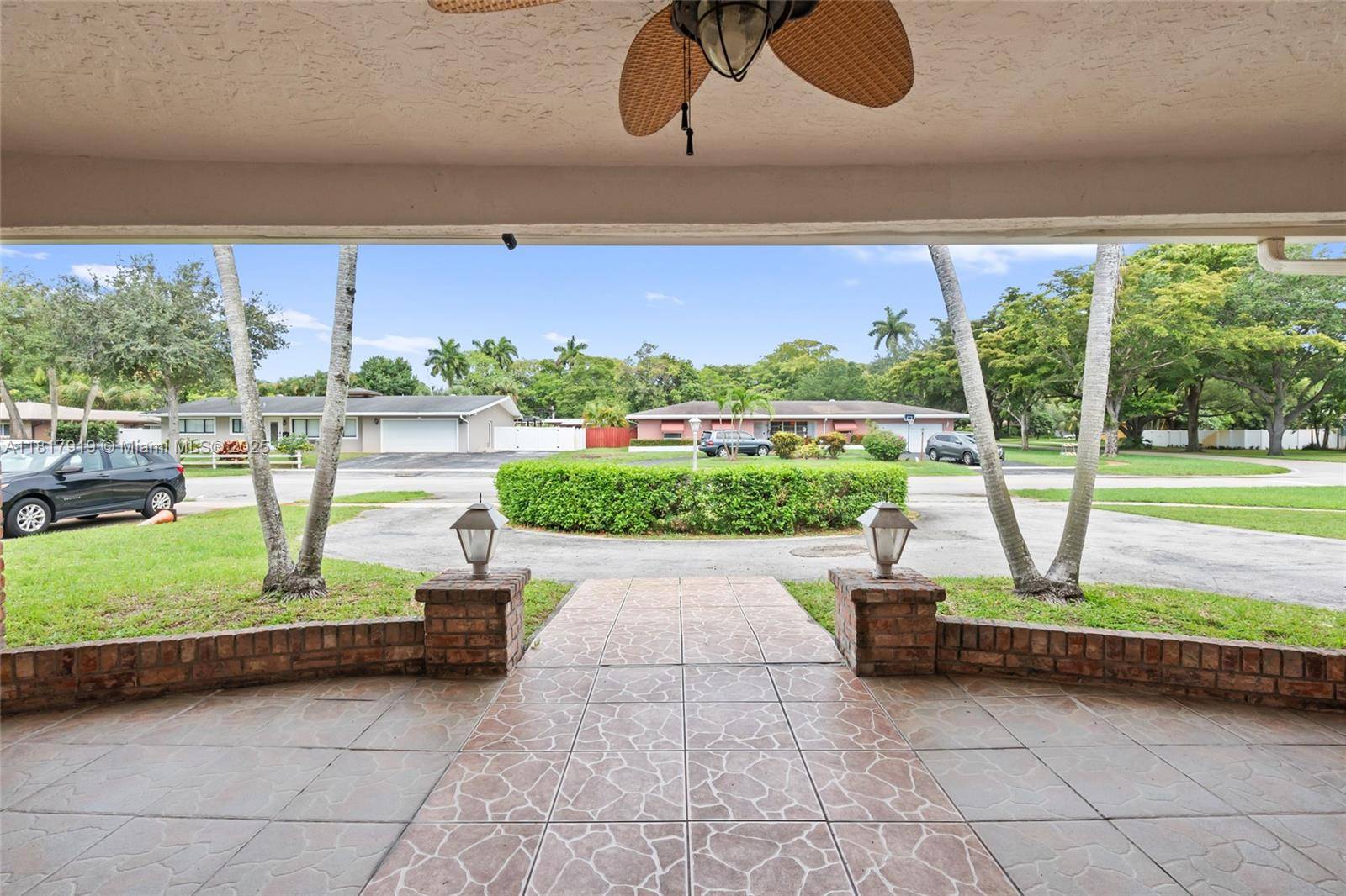 Plantation, FL 33317,736 Ixora Ln