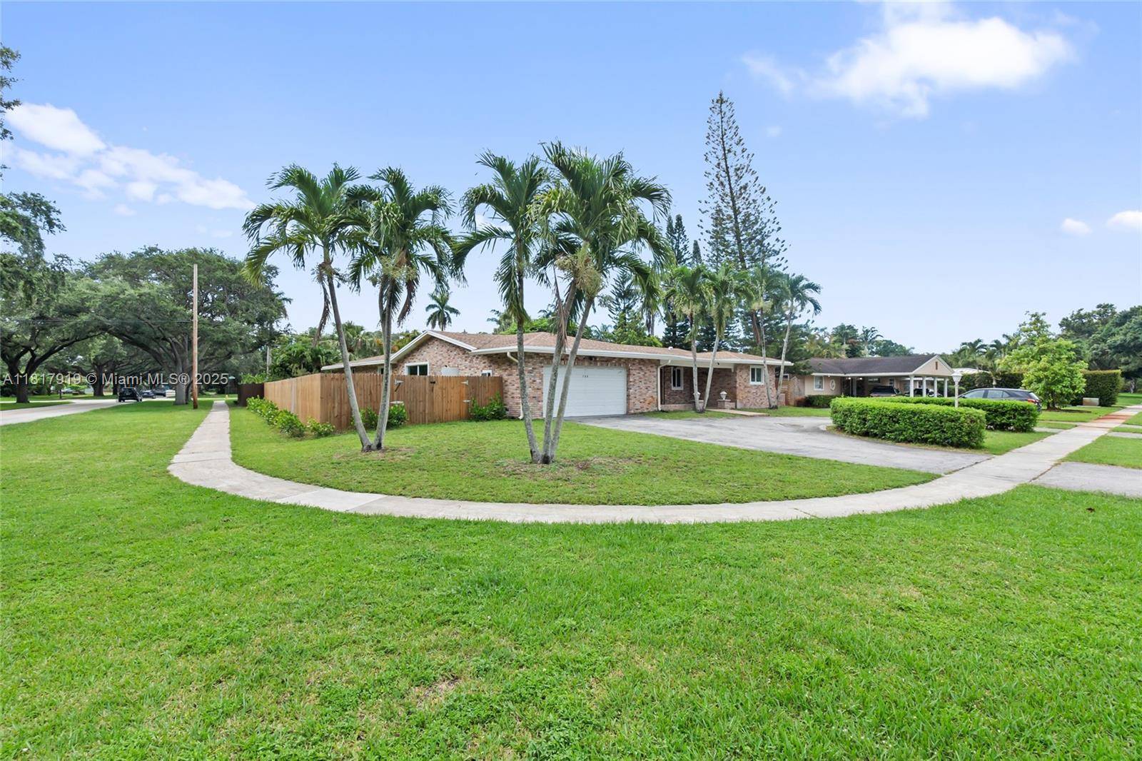 Plantation, FL 33317,736 Ixora Ln