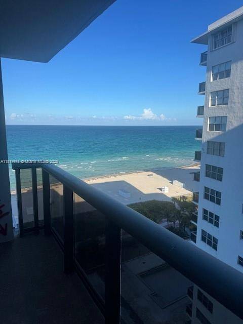 Miami Beach, FL 33140,6039 Collins Ave #1516