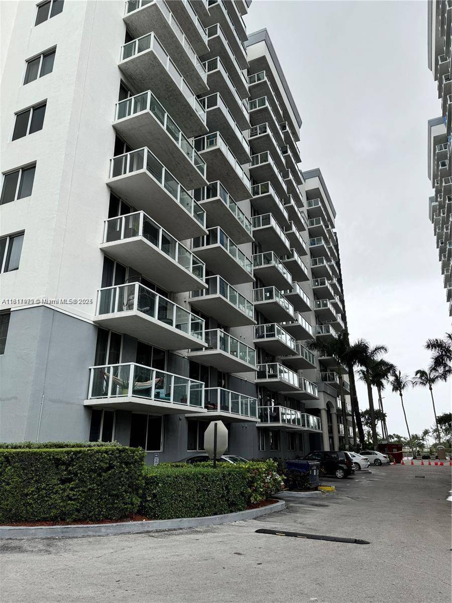 Miami, FL 33126,5091 NW 7th St #615