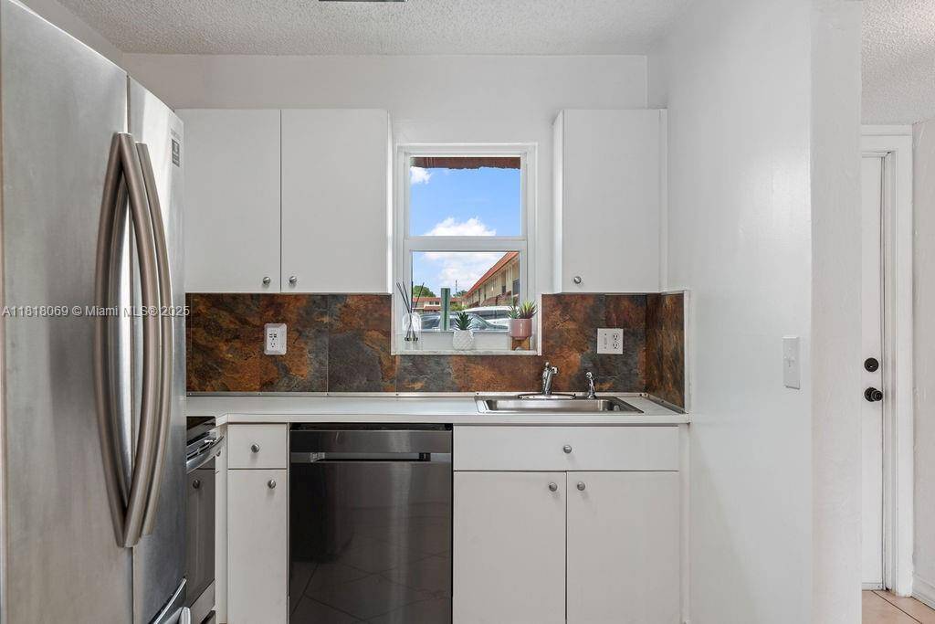 Davie, FL 33314,4124 SW 65th Ave #69