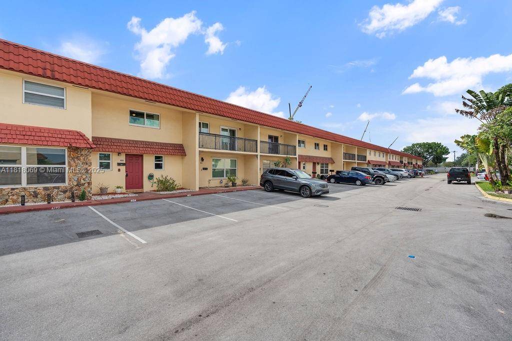 Davie, FL 33314,4124 SW 65th Ave #69