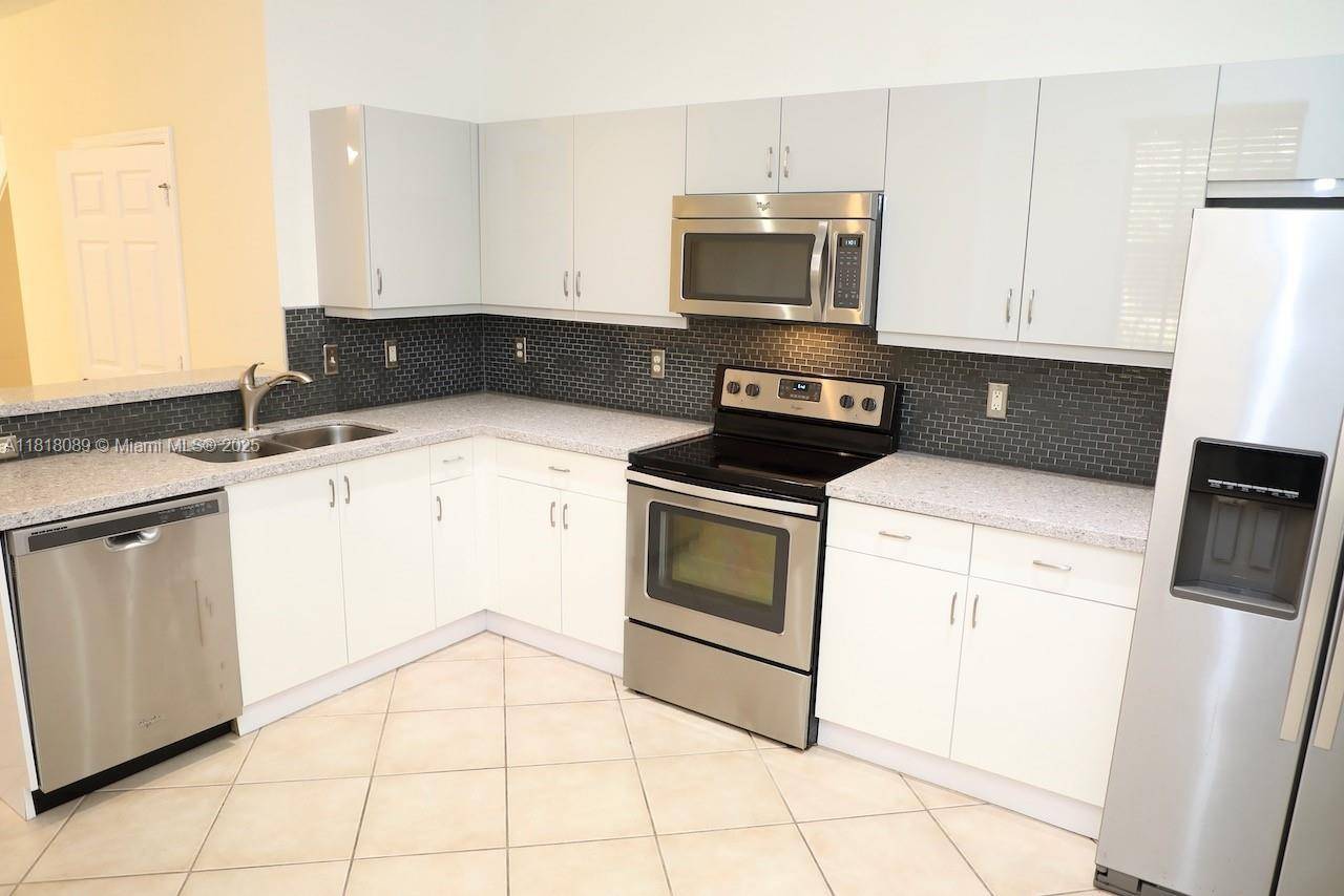 Weston, FL 33332,3899 Tree Top Dr #3899