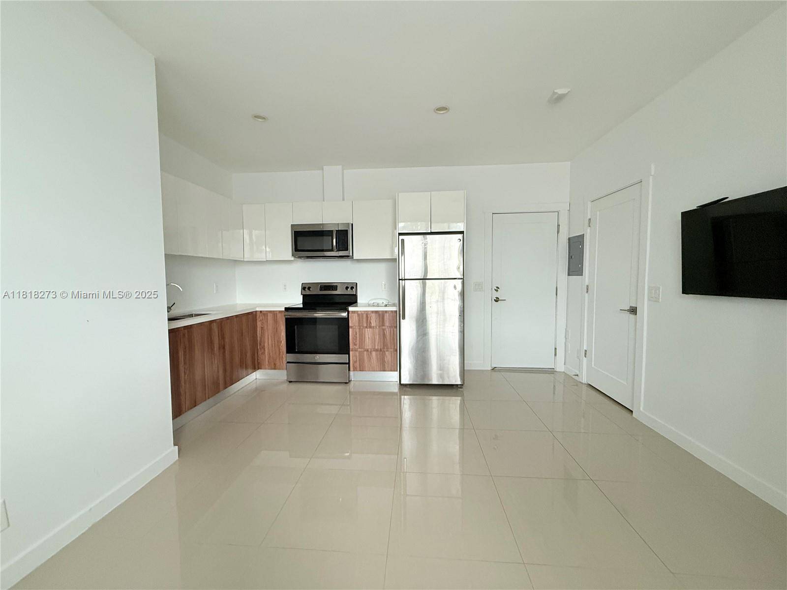 Miami Beach, FL 33141,924 Marseille Dr #6