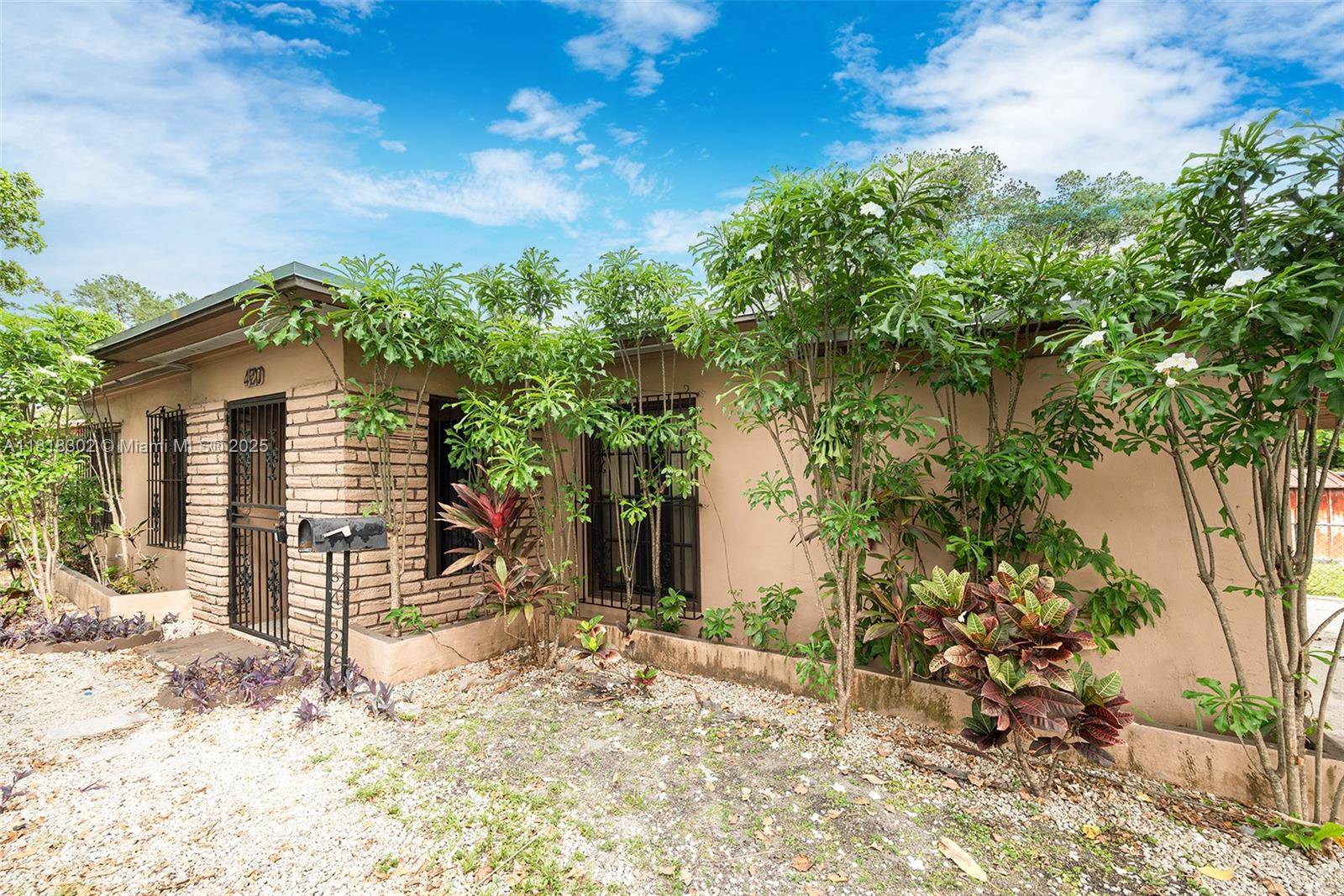 North Miami, FL 33161,420 NE 135th St