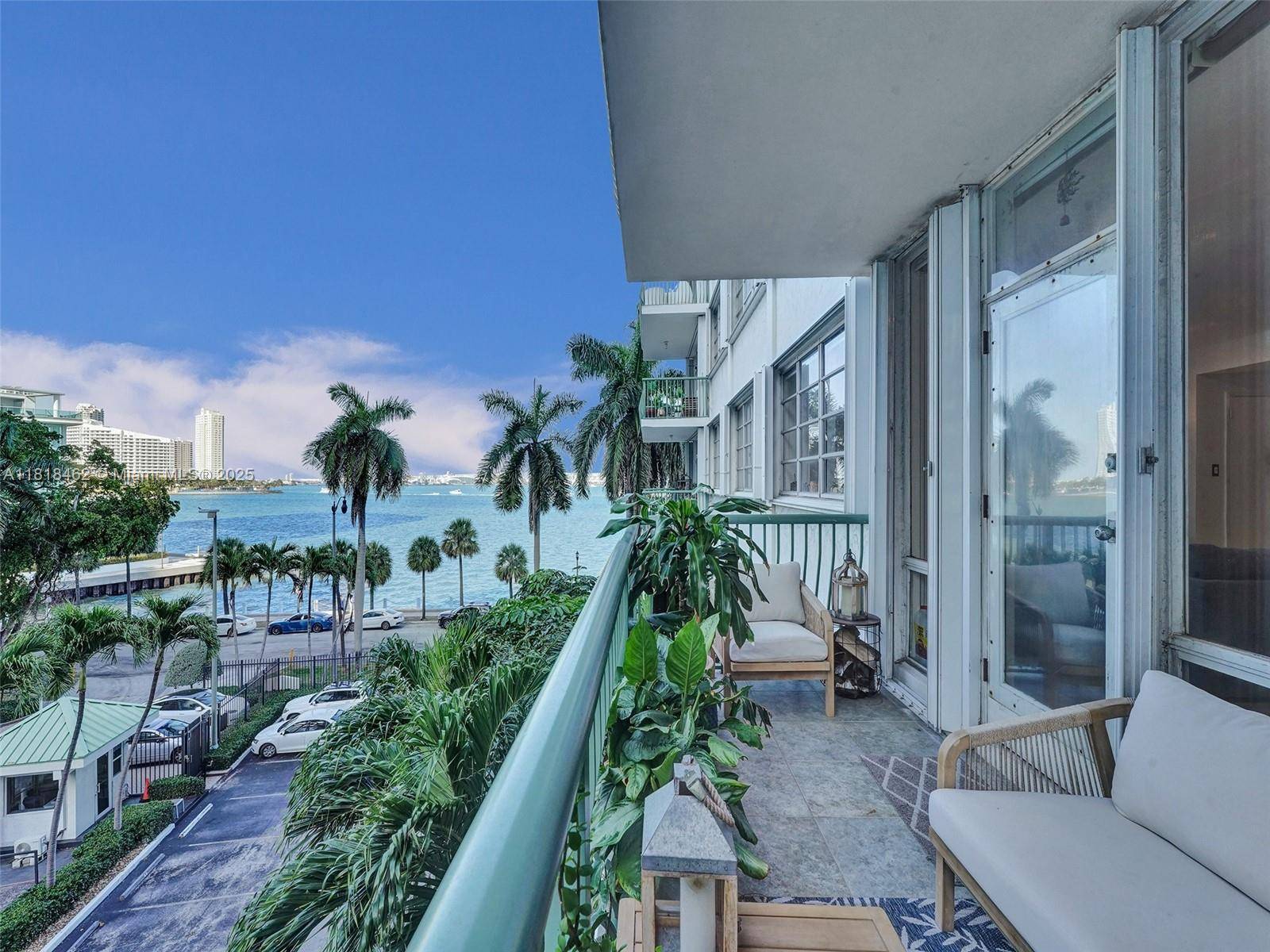 Miami, FL 33131,1408 Brickell Bay Dr #411