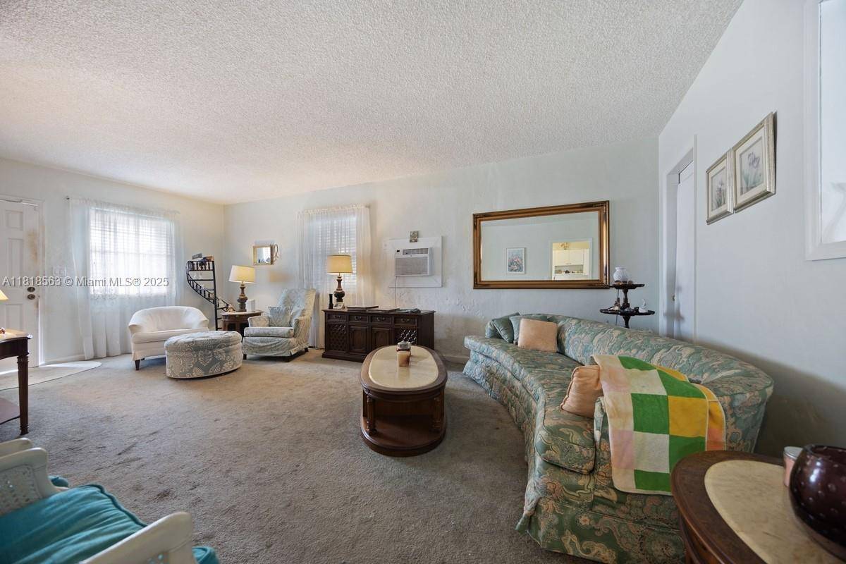 West Palm Beach, FL 33405,841 Highland Dr