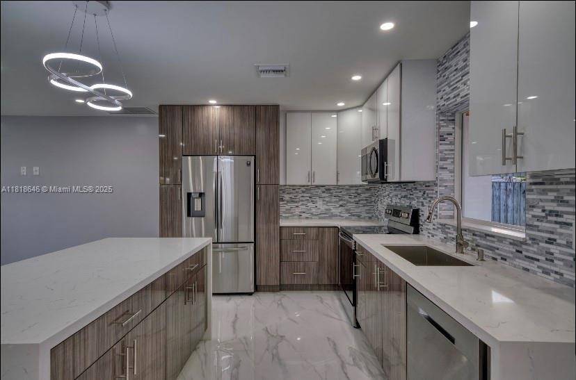 Hallandale Beach, FL 33009,728 SW 4th St