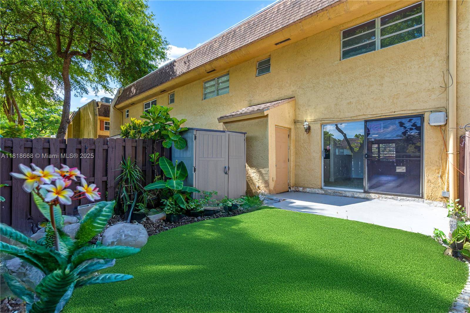 Davie, FL 33317,7175 Nova Drive #303
