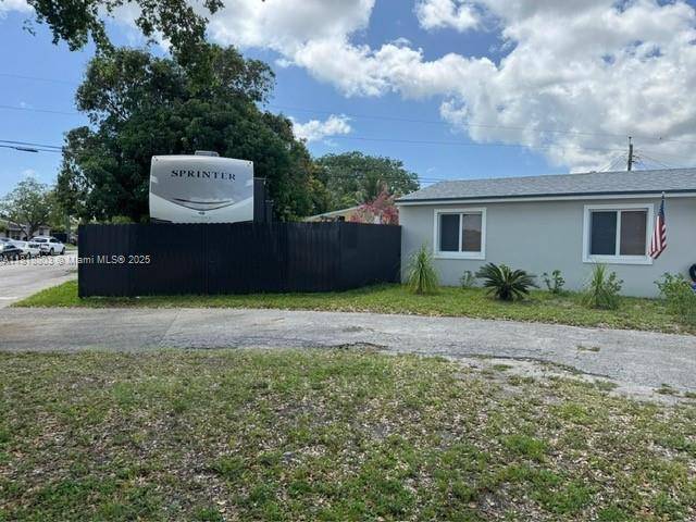Fort Lauderdale, FL 33317,1520 SW 48th Ave