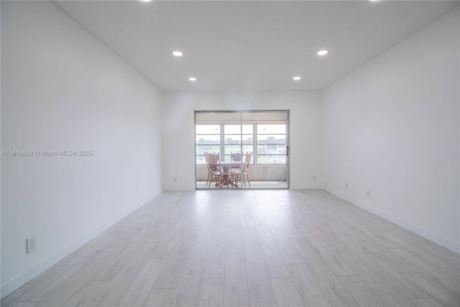 Lauderdale Lakes, FL 33313,5031 W Oakland Park Blvd #309