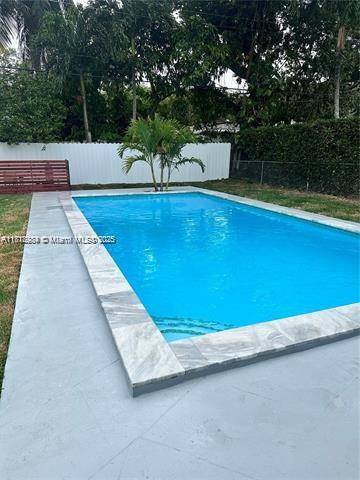 North Miami Beach, FL 33162,280 NE 169th St