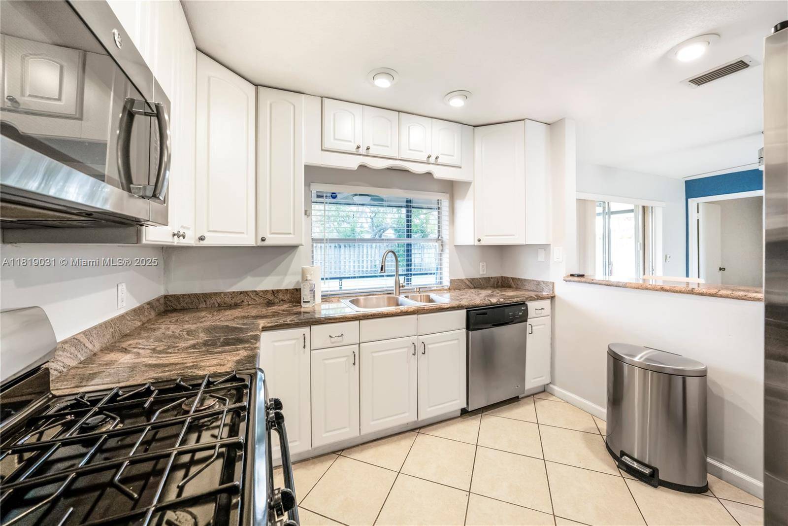 Sunrise, FL 33322,9523 NW 26th St