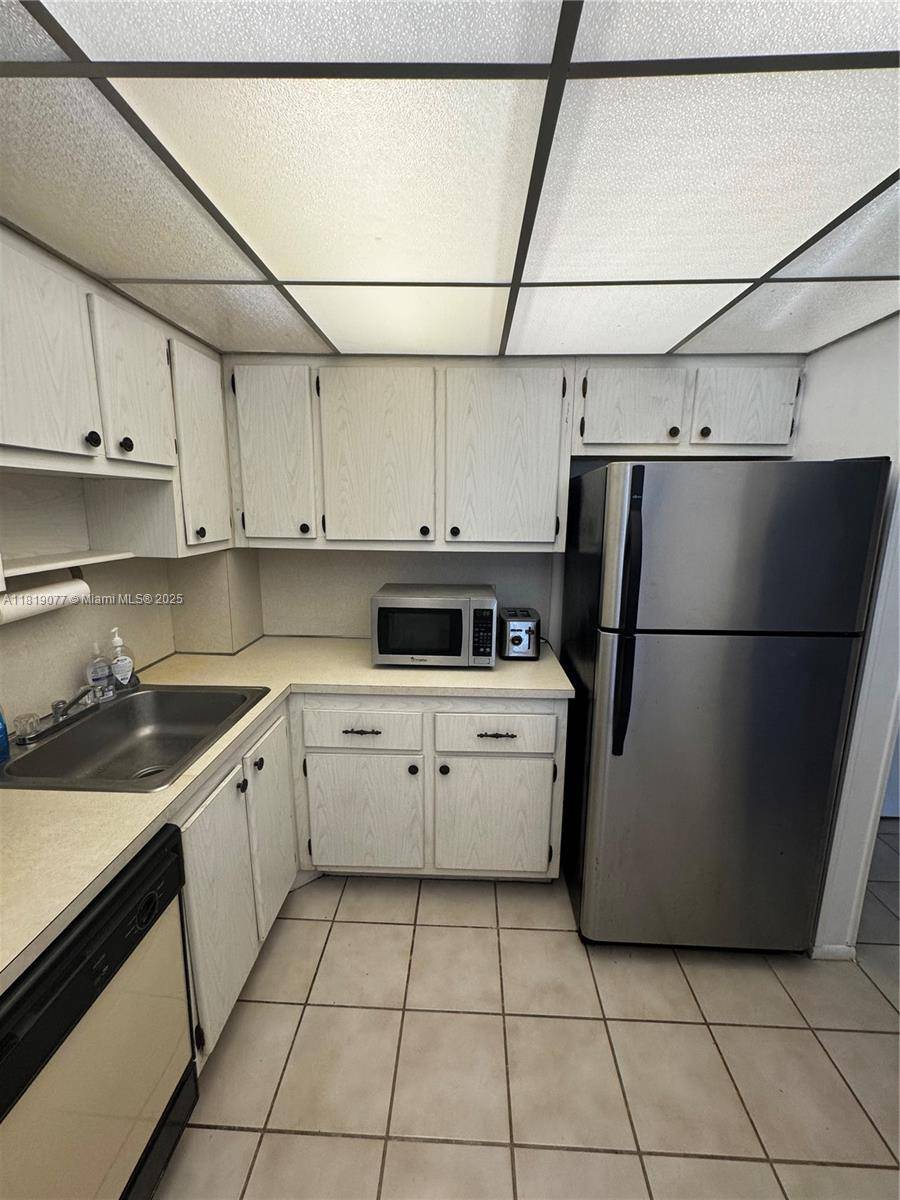 North Miami Beach, FL 33160,16851 NE 23rd Ave #A516