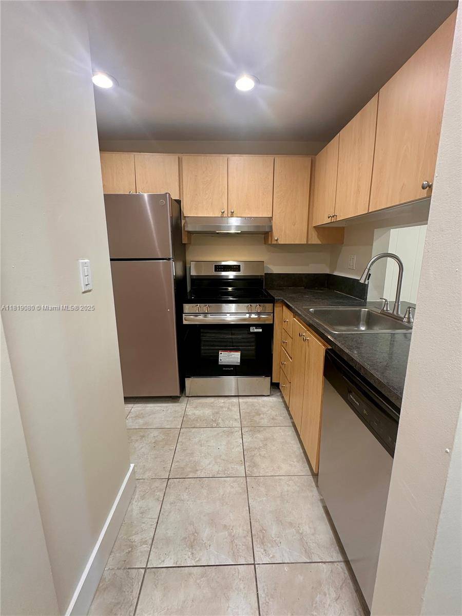 North Miami Beach, FL 33160,2935 NE 163rd St #3P