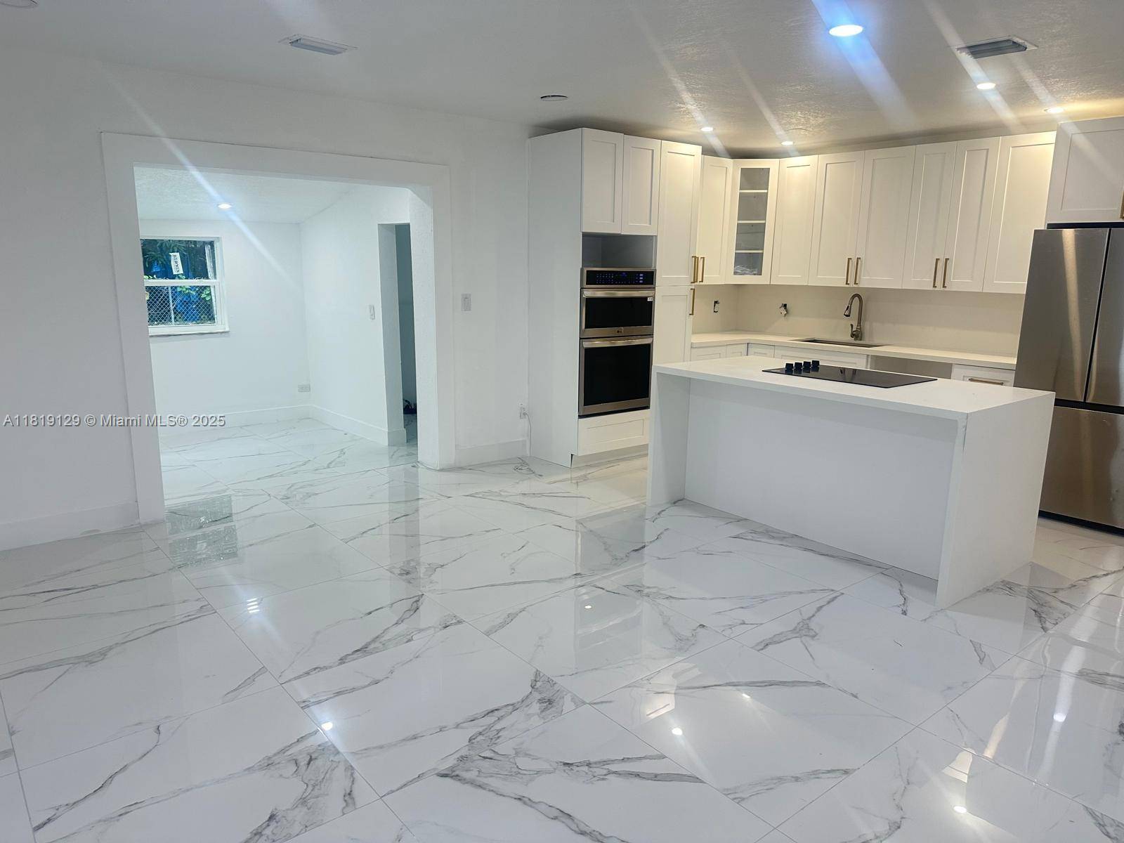 Miami, FL 33179,1325 NE 203rd St