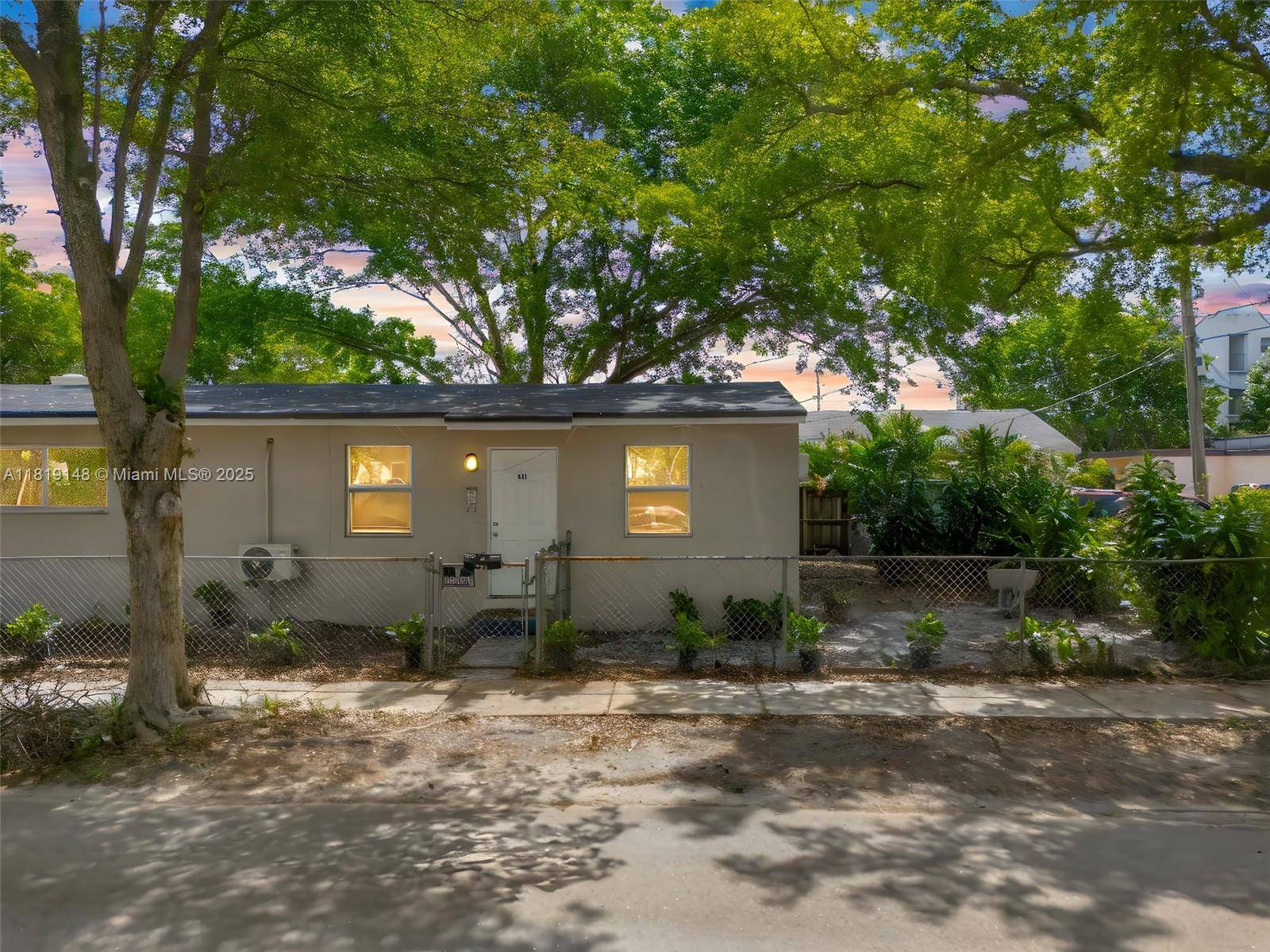 Hollywood, FL 33020,1956 Madison St #2