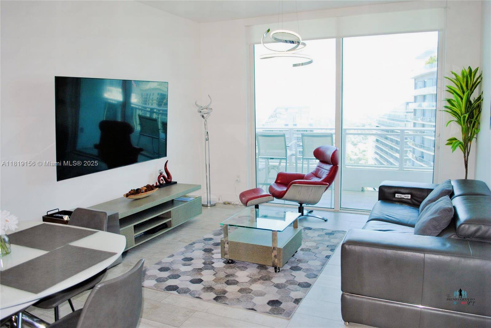 Miami, FL 33131,1080 Brickell Ave #4007